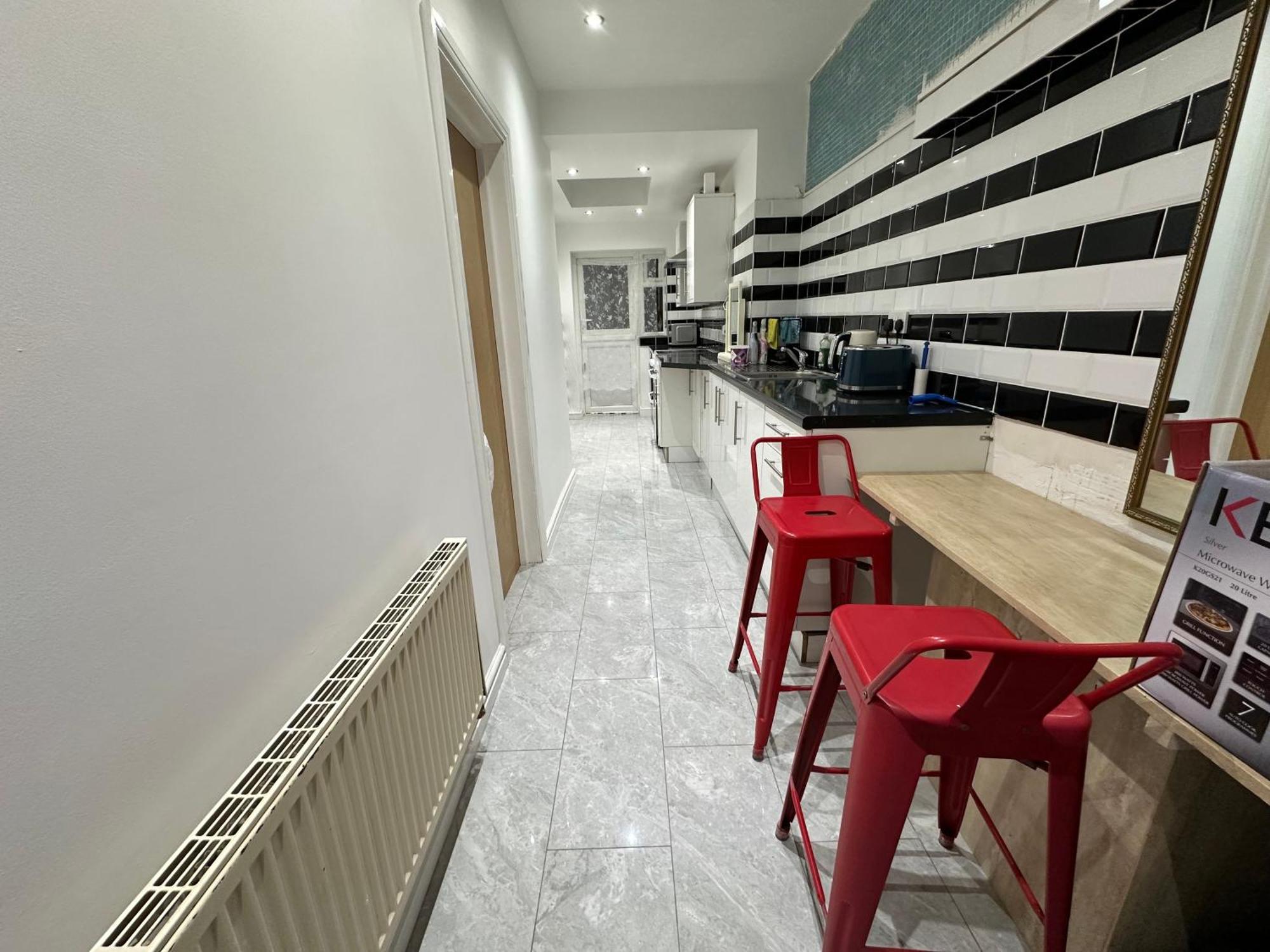 4Th Studio Flat With Private Own Bathroom A London Luxury Family Home Setup And Furnished With Double Bed Plus A Double Futon-Sofa Bed A Single Futon Bed A Baby Cot And Garden And Free Parking Dış mekan fotoğraf