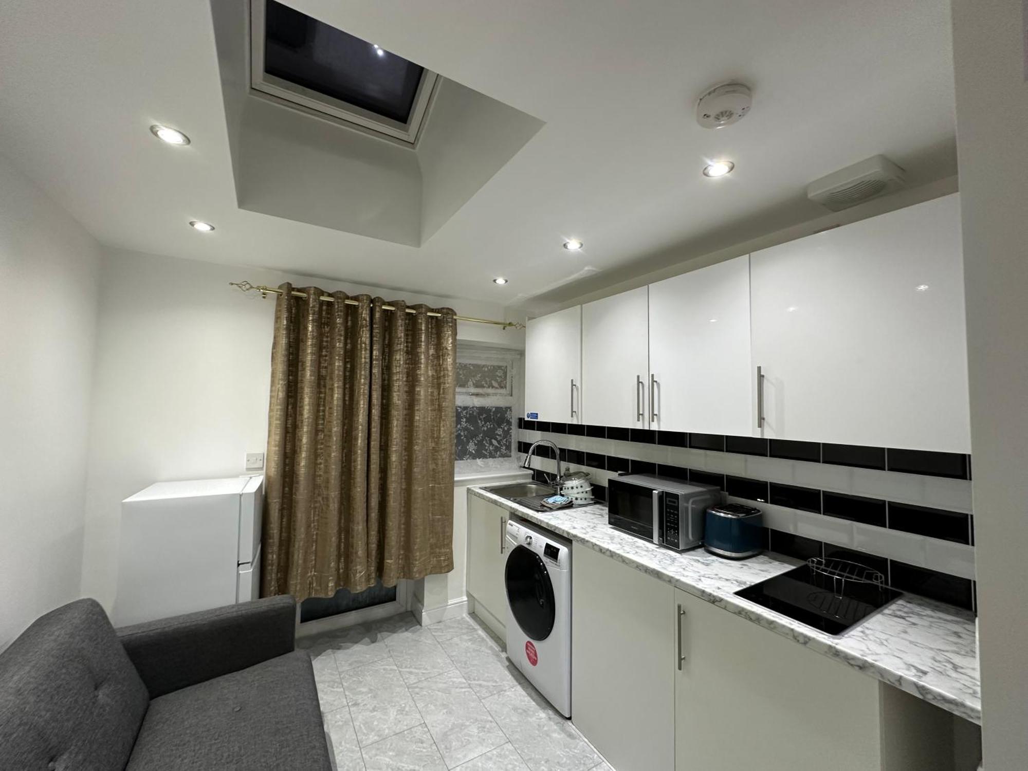 4Th Studio Flat With Private Own Bathroom A London Luxury Family Home Setup And Furnished With Double Bed Plus A Double Futon-Sofa Bed A Single Futon Bed A Baby Cot And Garden And Free Parking Dış mekan fotoğraf