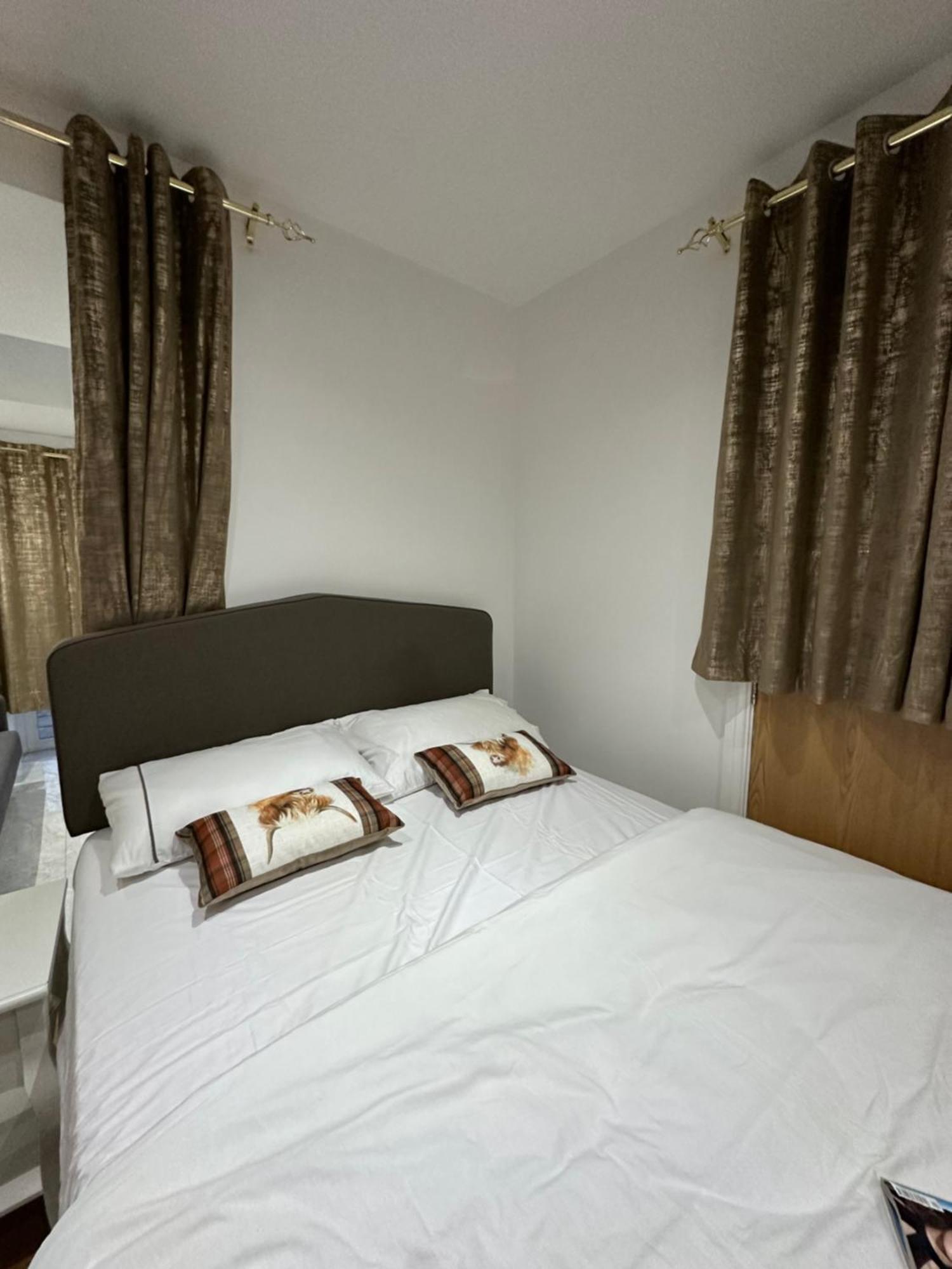 4Th Studio Flat With Private Own Bathroom A London Luxury Family Home Setup And Furnished With Double Bed Plus A Double Futon-Sofa Bed A Single Futon Bed A Baby Cot And Garden And Free Parking Dış mekan fotoğraf
