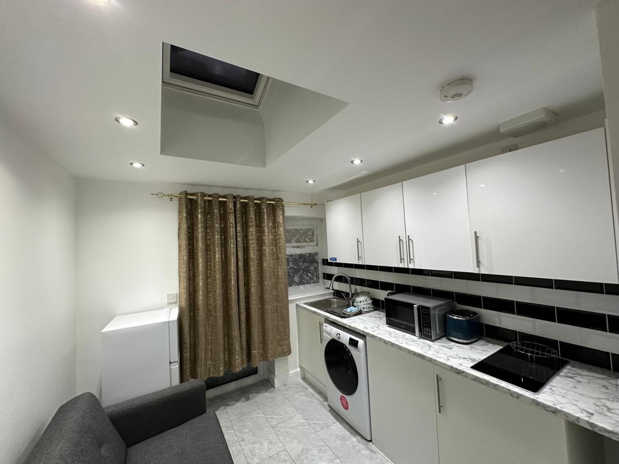 4Th Studio Flat With Private Own Bathroom A London Luxury Family Home Setup And Furnished With Double Bed Plus A Double Futon-Sofa Bed A Single Futon Bed A Baby Cot And Garden And Free Parking Dış mekan fotoğraf