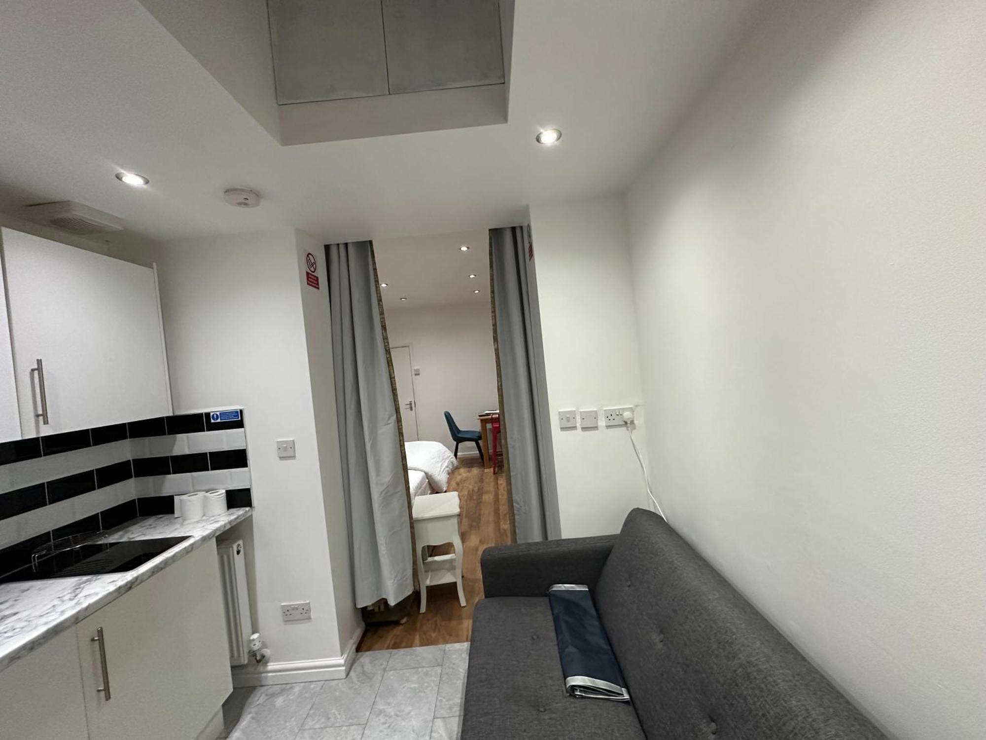 4Th Studio Flat With Private Own Bathroom A London Luxury Family Home Setup And Furnished With Double Bed Plus A Double Futon-Sofa Bed A Single Futon Bed A Baby Cot And Garden And Free Parking Dış mekan fotoğraf