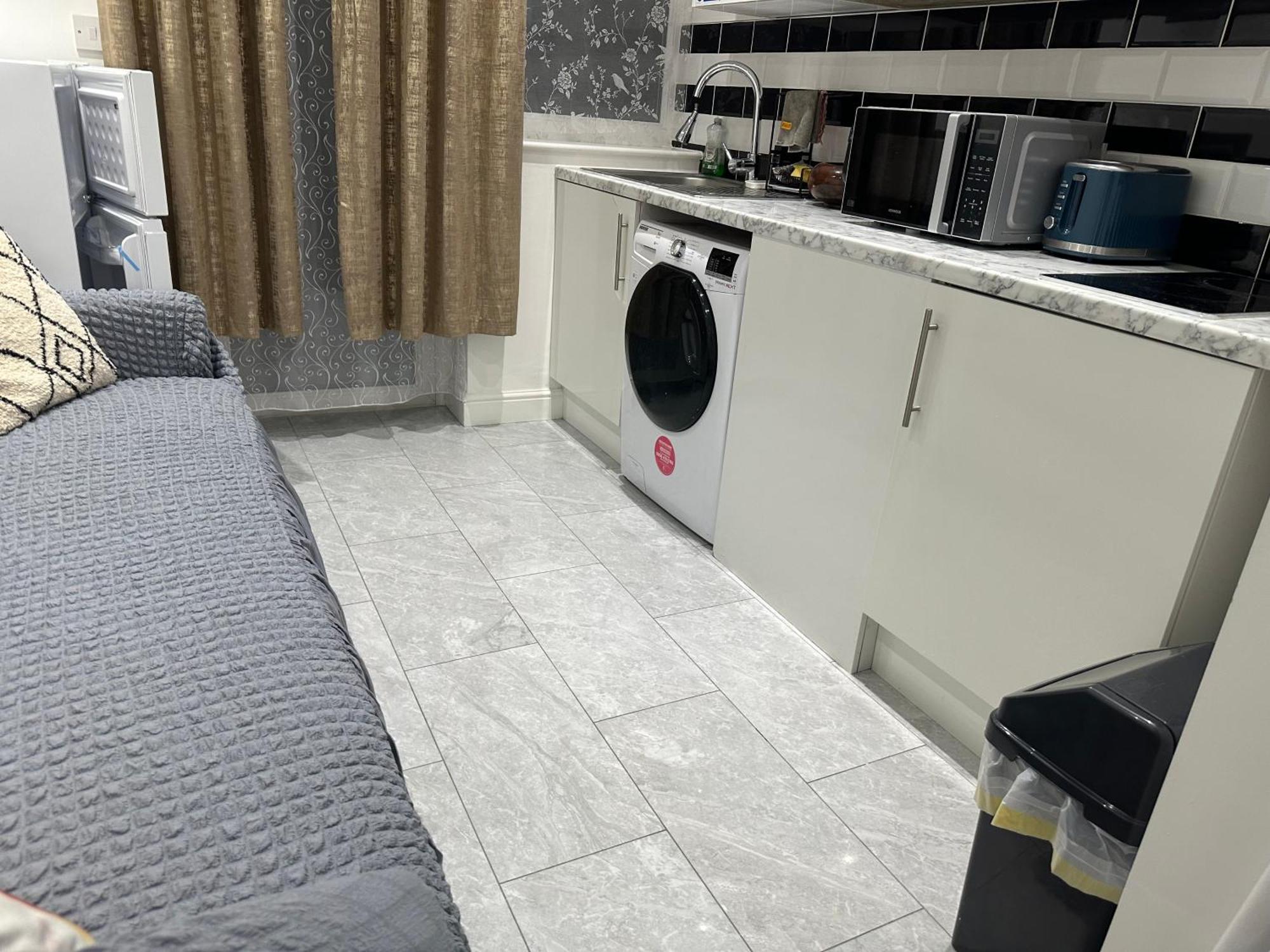 4Th Studio Flat With Private Own Bathroom A London Luxury Family Home Setup And Furnished With Double Bed Plus A Double Futon-Sofa Bed A Single Futon Bed A Baby Cot And Garden And Free Parking Dış mekan fotoğraf
