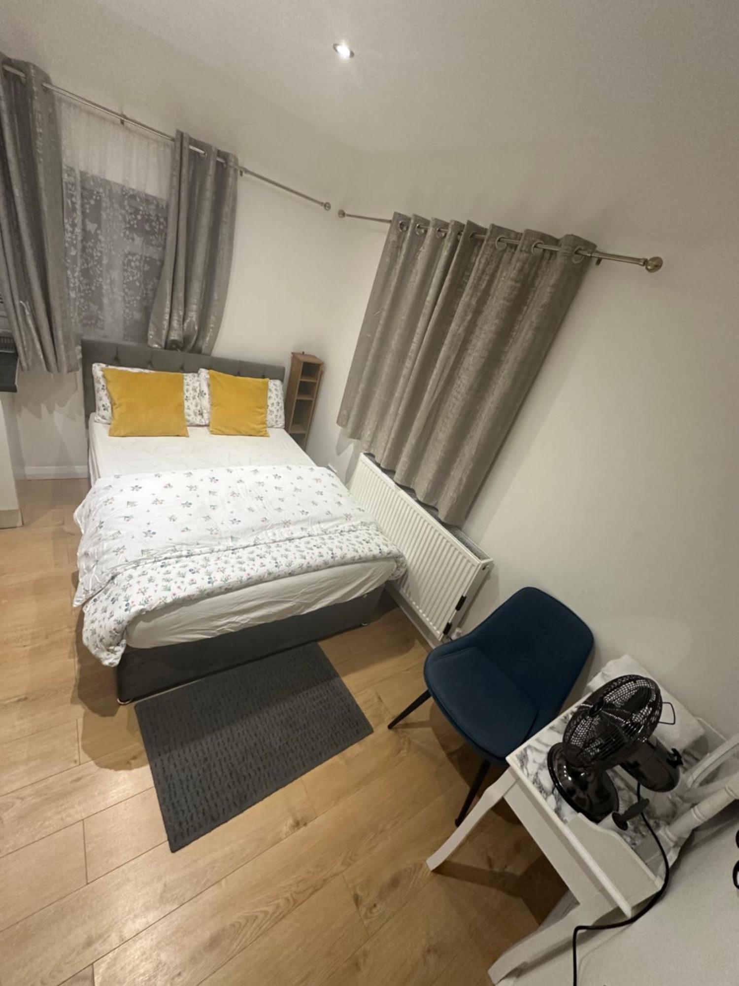 4Th Studio Flat With Private Own Bathroom A London Luxury Family Home Setup And Furnished With Double Bed Plus A Double Futon-Sofa Bed A Single Futon Bed A Baby Cot And Garden And Free Parking Dış mekan fotoğraf